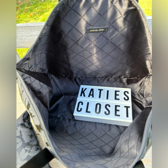 NWT ANIMAL PRINT MICHAEL KORS BIG BOY OVERNIGHT SET! - Picture 14 of 15